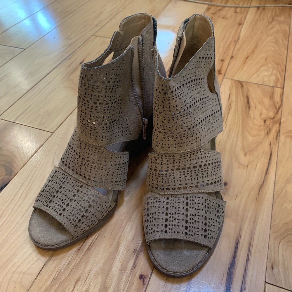Market & Spruce Cutout Wedges